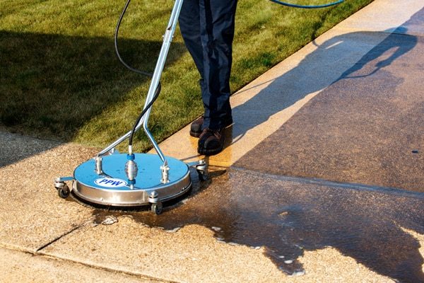 Before and after pressure washing: Surface cleaner in action